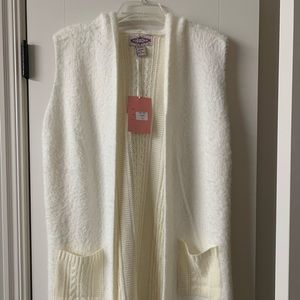 White sleeveless cardigan